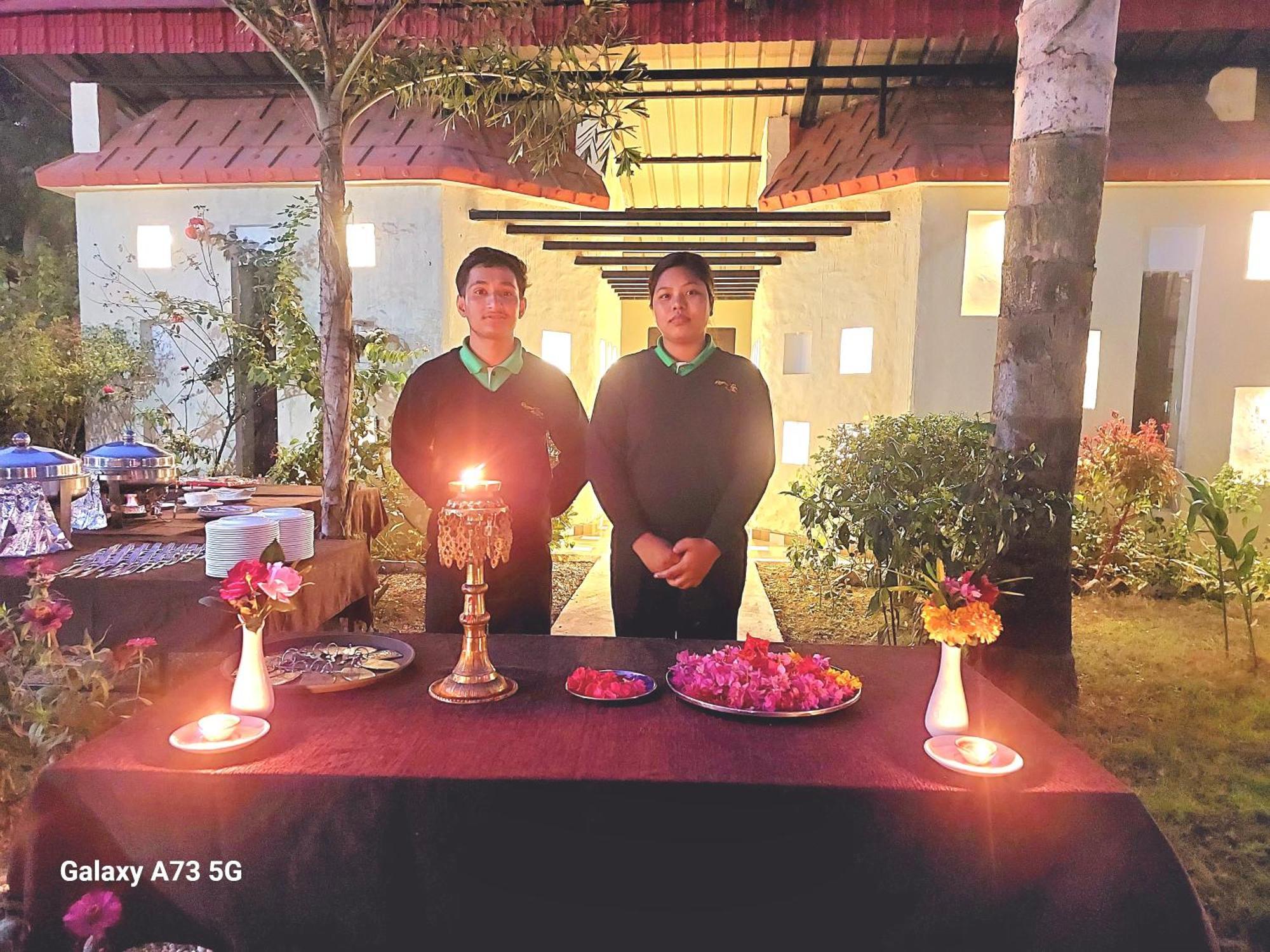 Royal Tiger Luxury Resort 4 Star Sauraha Exterior photo